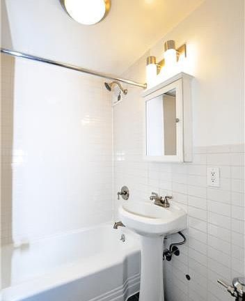 4th image of 312-320 W 23rd St #1F