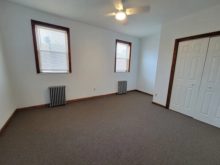947 Tree St — Photo 9