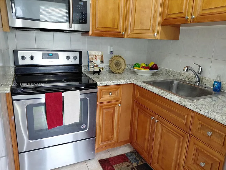 1433 SW 24th Ct #1 — Photo 4