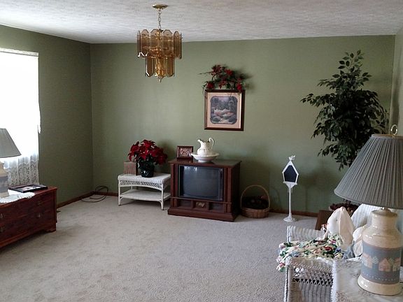 3rd image of 103 Oakbrook Ln
