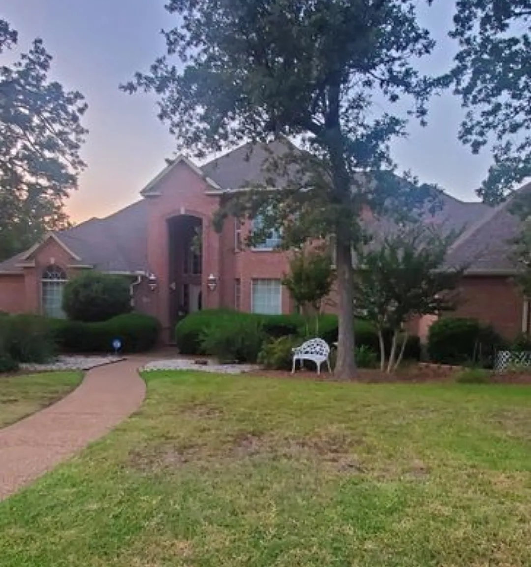 101 Inverness Dr — Photo 1