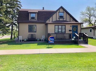 914 6th Ave NE, Devils Lake, ND 58301