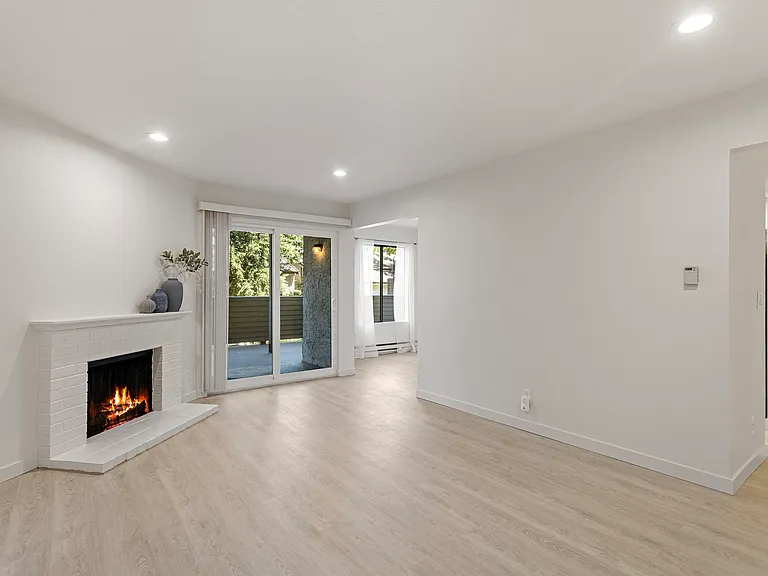 10508 NE 32nd Pl #G102 — Photo 2