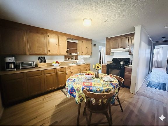 3rd image of 1011 Massengill St