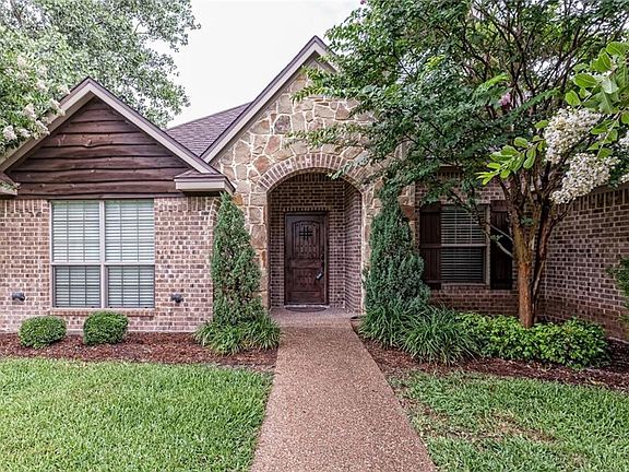 3rd image of 107 Laurel Oaks Ln