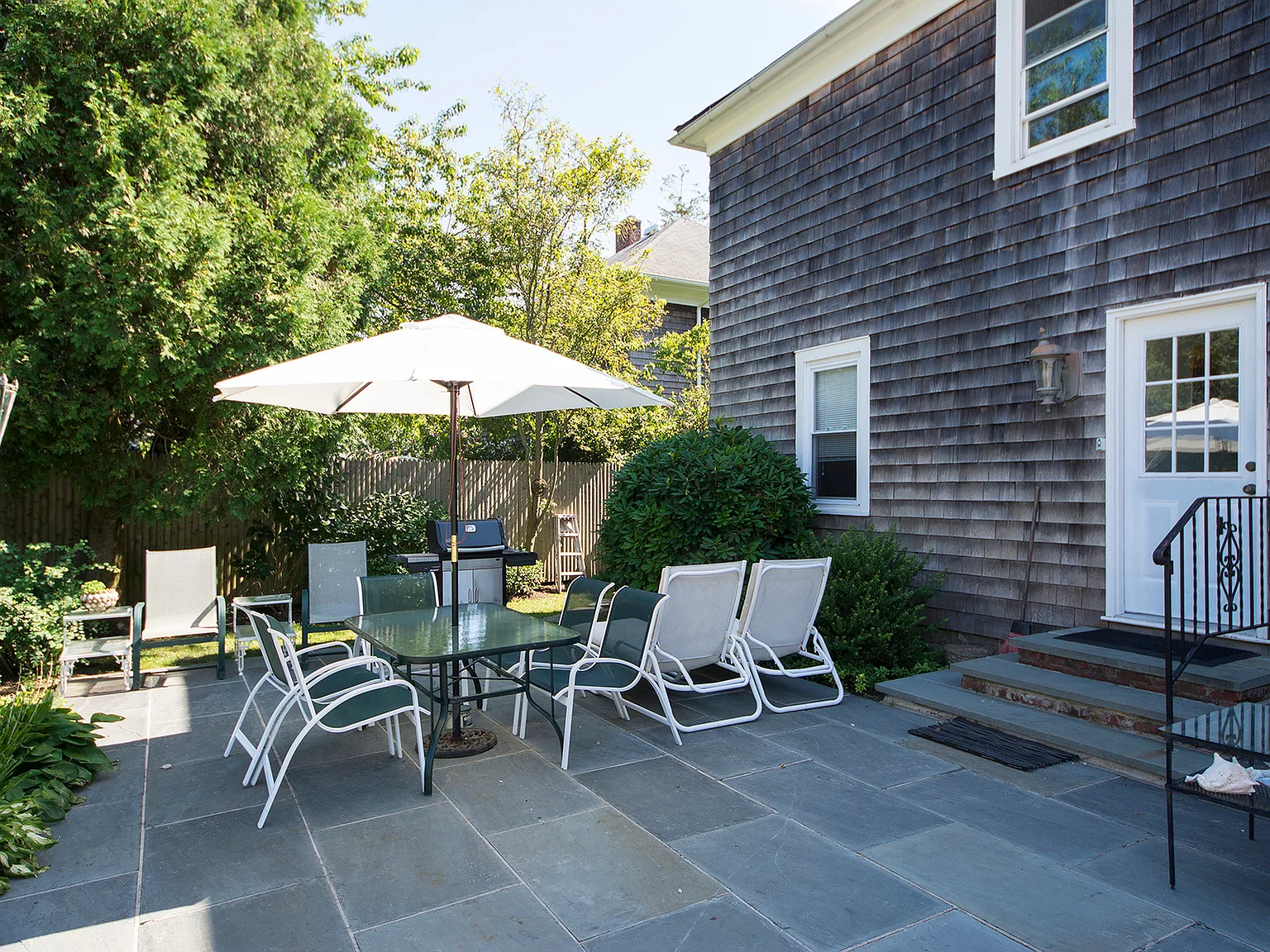 Southampton Village Apartment — Photo 2
