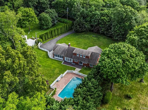 130 Sands Point Road, Sands Point, NY 11050