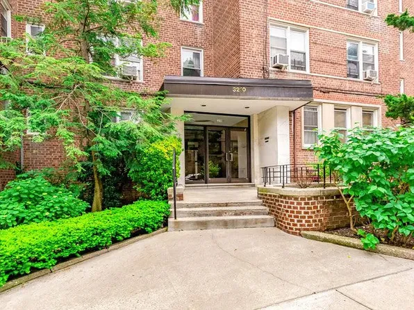 3210 Arlington Avenue image 1 of 2