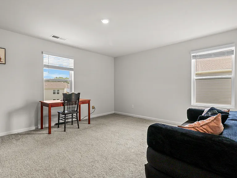 901 Moray Ln — Photo 32