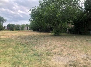 618 W Ave E, Robstown, TX 78380