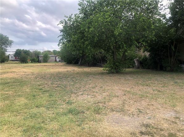 618 W Ave E, Robstown, TX 78380