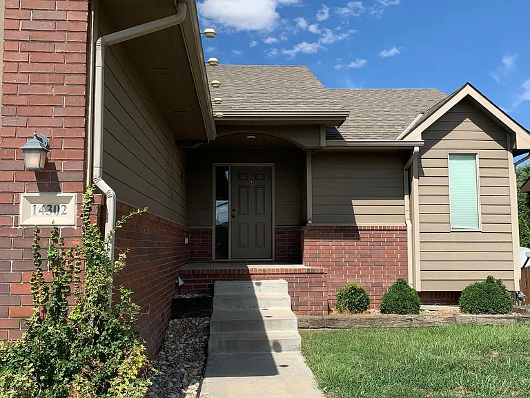14302 W Willoughby Cir — Photo 2