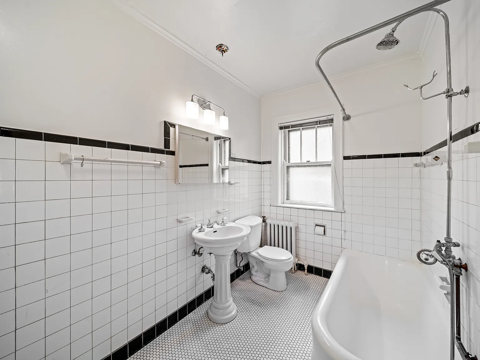 721 Foster St — Photo 4