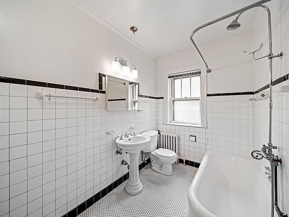 4th image of 721 Foster St APT 2W