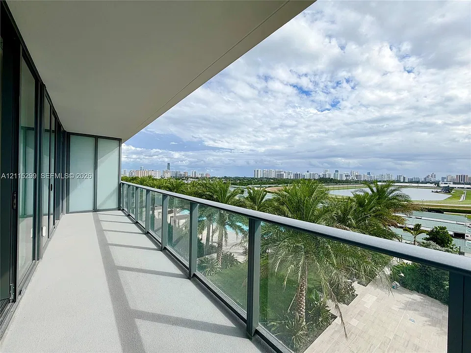 1170 E Hallandale Beach Blvd #811