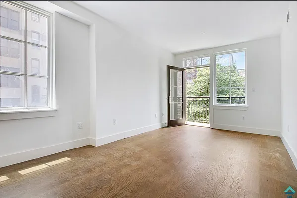 Rented by EXR | media 33