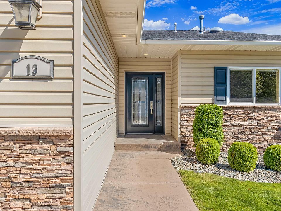 1st image of 910 Vineland Dr Unit 13