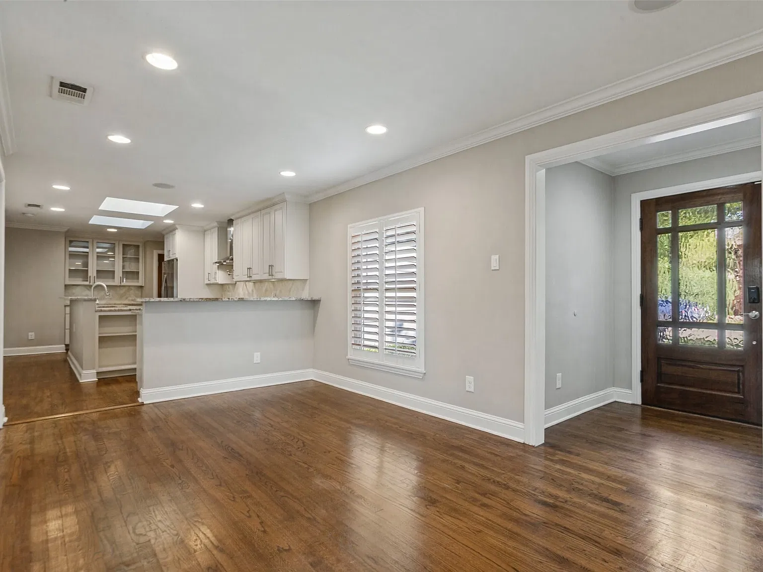 3 bed, 3.0 bath, 1678 sqft, $3,650 — Photo 3