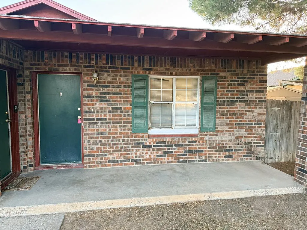2 bed, 1.0 bath, 850 sqft, $1,200 — Photo 1