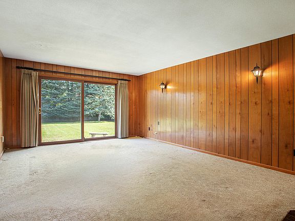 4th image of 4381 Hart Dr