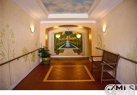 4th image of 630 S Sapodilla Ave #511
