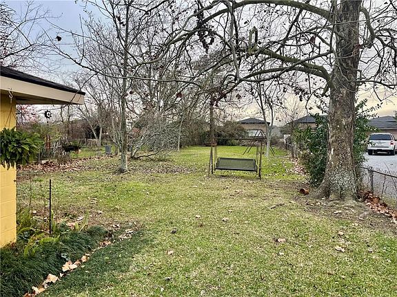 2nd image of 1846 Claire Ave