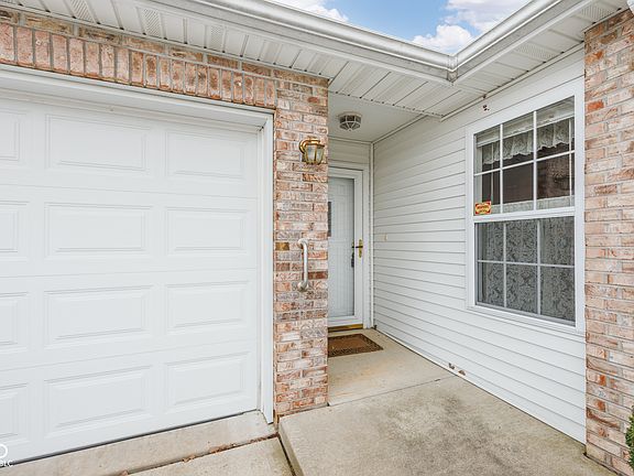 3rd image of 1007 E Crown Pointe Blvd