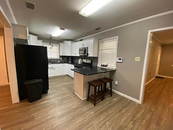 5th image of 217 S Phoenix Ave