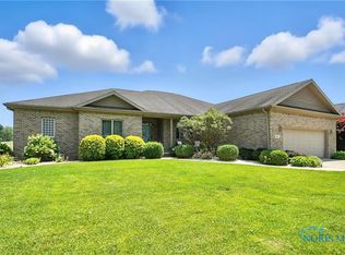 421 Pine Valley Dr, Bowling Green, OH