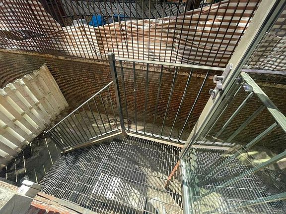 5th image of 179 Bainbridge St #104