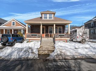 25 Peckham Ave, Newport, RI 02840