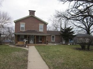 35 Leonard St, Elgin, IL 60123