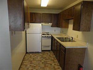 3rd image of 804 Edgewater Dr