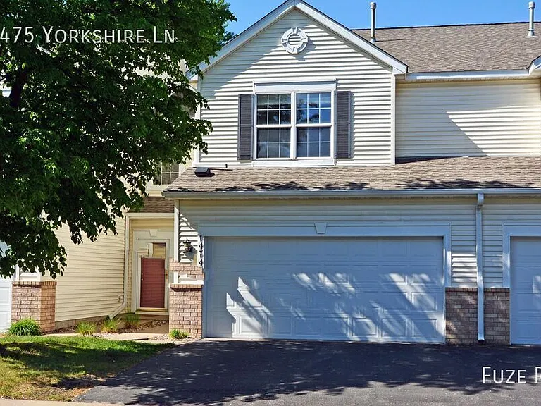 1475 Yorkshire Ln — Photo 1