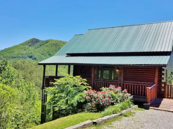 909 Fawn Hollow Trl, Townsend, TN 37882