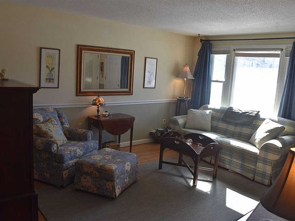 3rd image of 4 Snowberry Ln APT 11