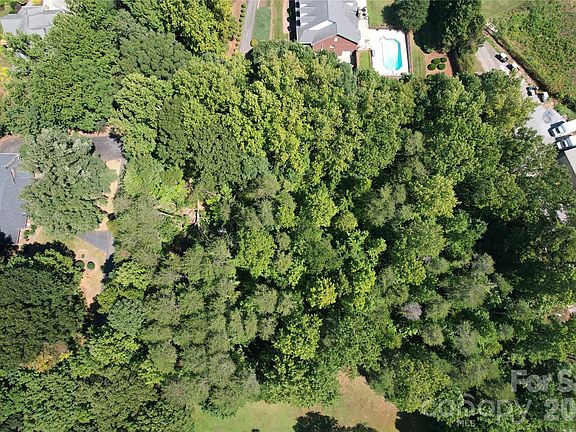 2nd image of 3924 Deer Run Dr NE