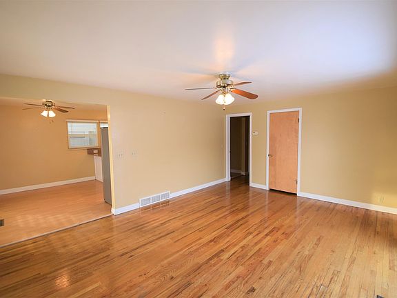 5th image of 1463 Lynnwood Ave