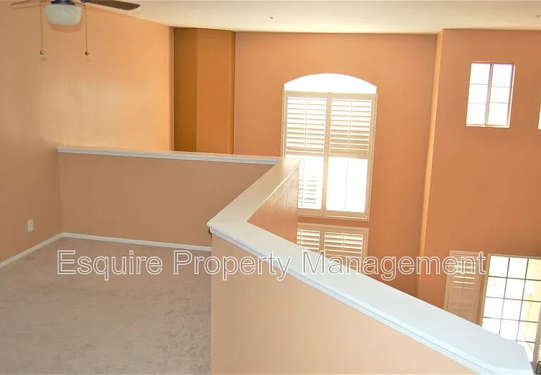 1255 Jamaica Ln — Photo 4