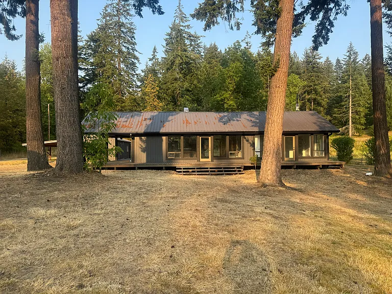 Left-Side Deck with Second Patio Door