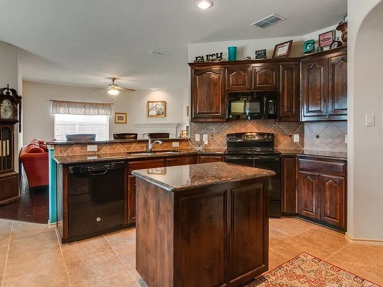 4624 Lazy Oaks St — Photo 13