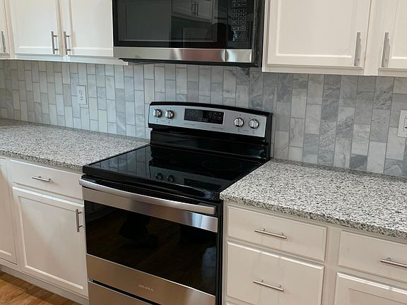 3rd image of 447 N Morse Ave