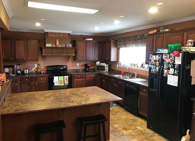 2nd image of 403 S Rutherford Dr