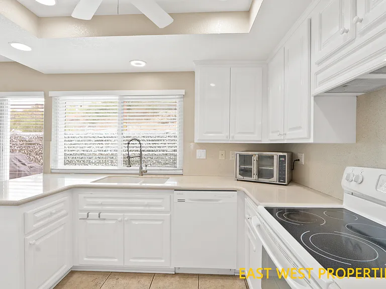 2409 Sommerset Dr — Photo 9