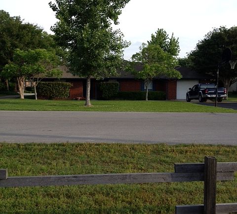 3rd image of 411 Lakewood Dr