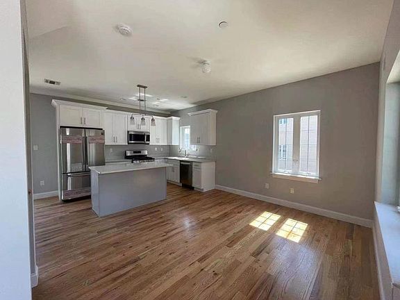 3rd image of 31 Harvey St