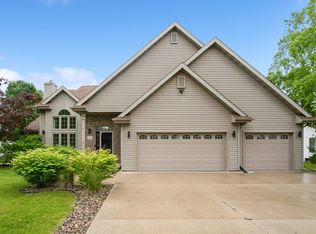 1046 Carriage Ln, Fond Du Lac, WI 54935