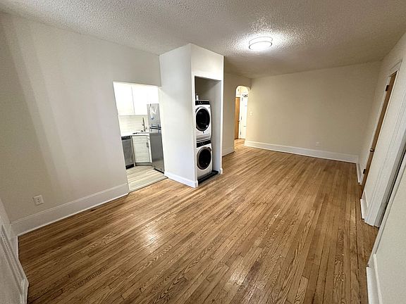 4th image of 2809 W Queen Ln APT 204