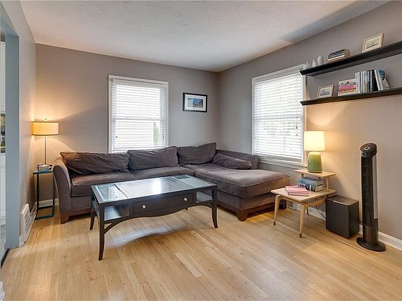 2nd image of 1389 Parkview Dr