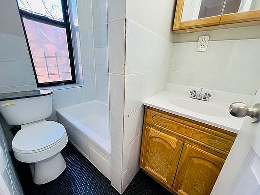 4th image of 716 Sackett St APT 2RF